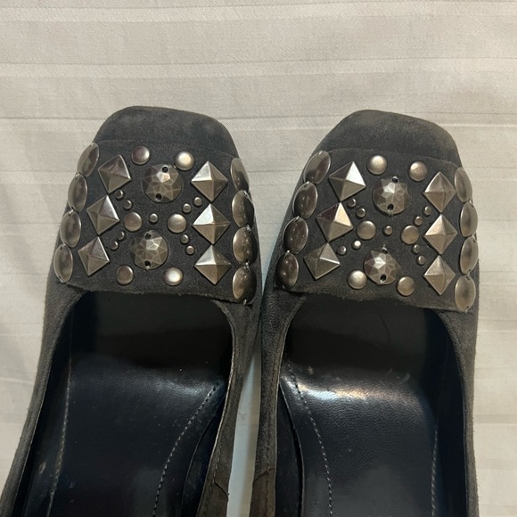 BCBG Galena Grey Suede Studded Jeweled Square Toe Heels Pumps SZ 6.5 - Picture 6 of 11